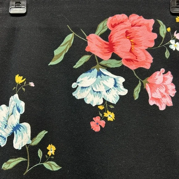 PRICE DROP! Beautiful Black and Floral Print women’s stretch pencil skirt - Picture 2 of 5